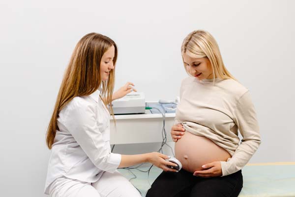 Reasons To Consider A Midwife For Your Pregnancy